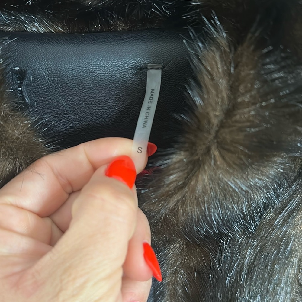 Luxurious Brown Fur Jacket - Picture 3 of 8
